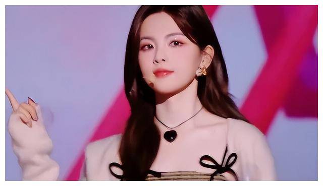 罗云熙惊艳变身,杨超越惊喜"开口跪",宋亚轩有何变化?