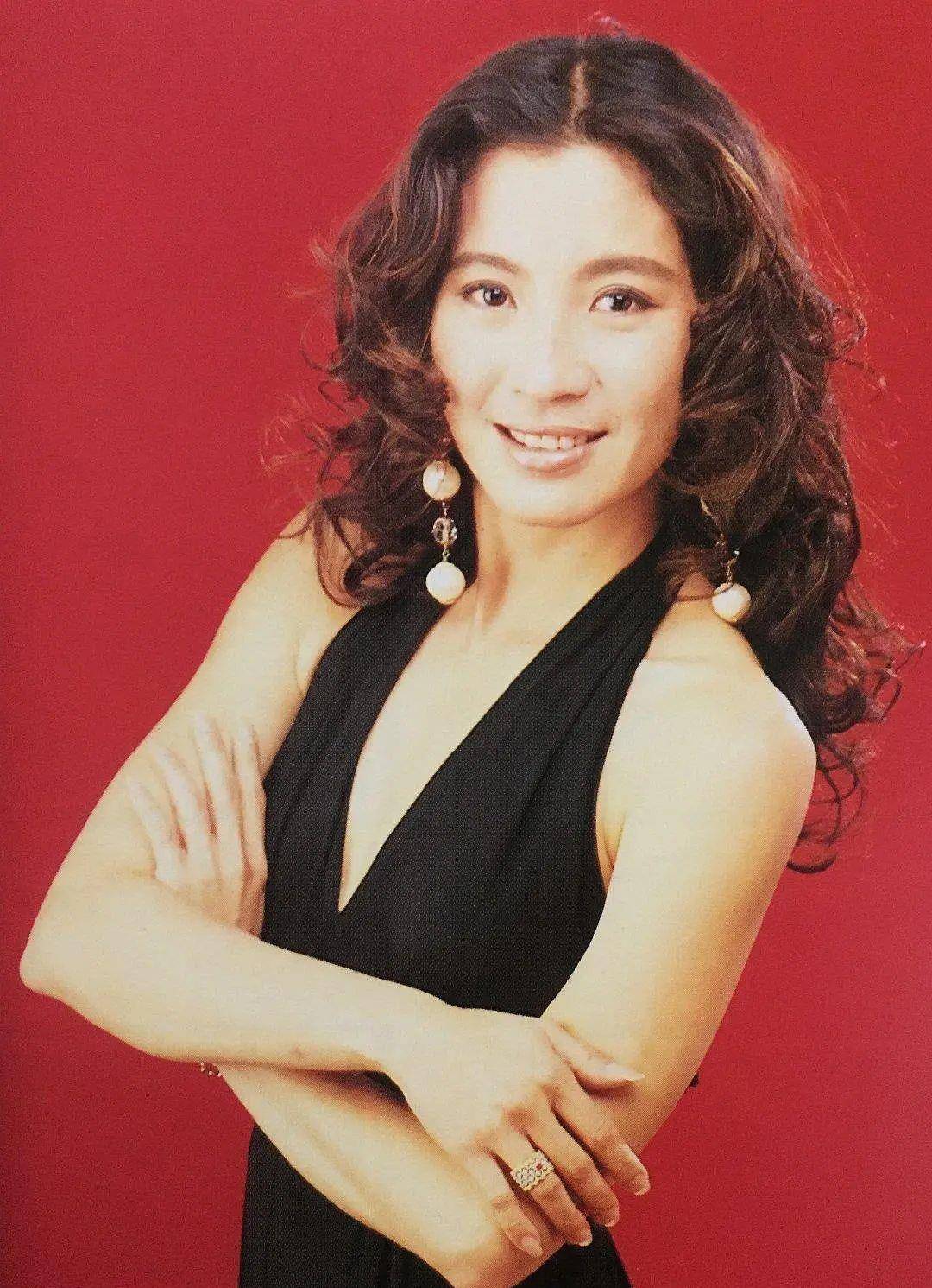 杨紫琼的潇洒爱情,靠美貌征服5大富豪,与男友相恋17年至今不婚_潘迪生