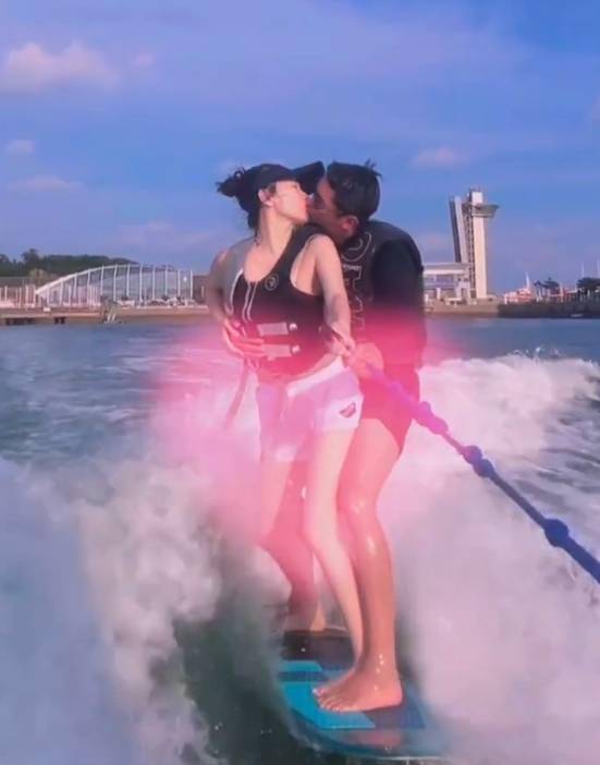 娱乐圈的恩爱夫妻,霍思燕和杜江,又来秀恩爱了!_冲浪_网友_视频