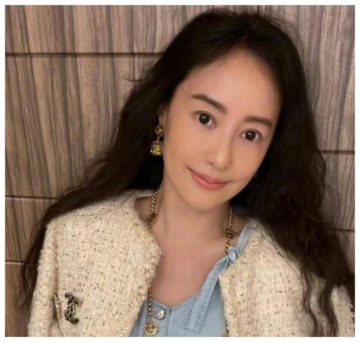 之后又接演多部影视作品,合作胡歌,言承旭,赵又廷,吴镇宇等知名明星