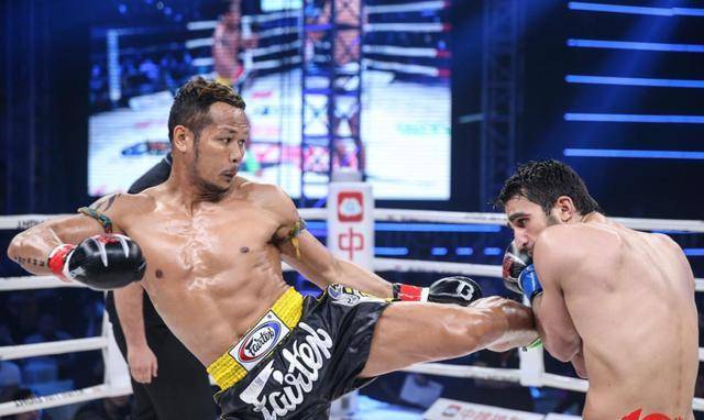 雅桑克莱与马拉特的泰拳对决:经典之战_比赛_昆仑_挑战