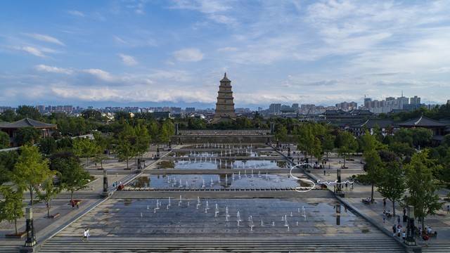 "ip强的可怕"春节旅游西安赢麻了,各景点人满为患,需