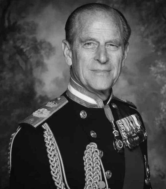 并无英国或英联邦王国的王位继承权,但他的子孙后代有_君主_王子_希腊