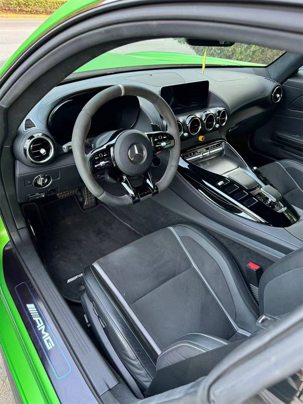 奔驰amg gtr pro,奇缺绿外黑内搭配_搜狐汽车_搜狐网