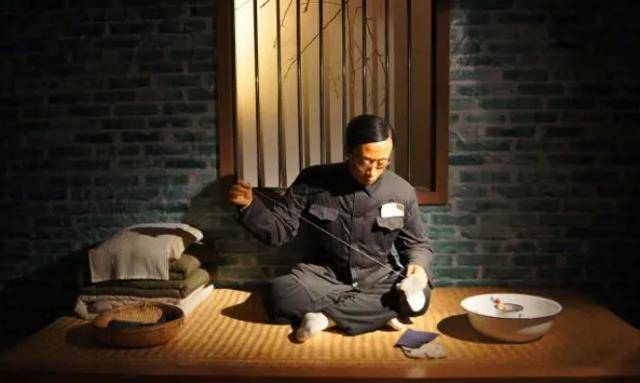 溥仪被苏军俘虏后到底过得如何?_苏联_庇护所_牢房