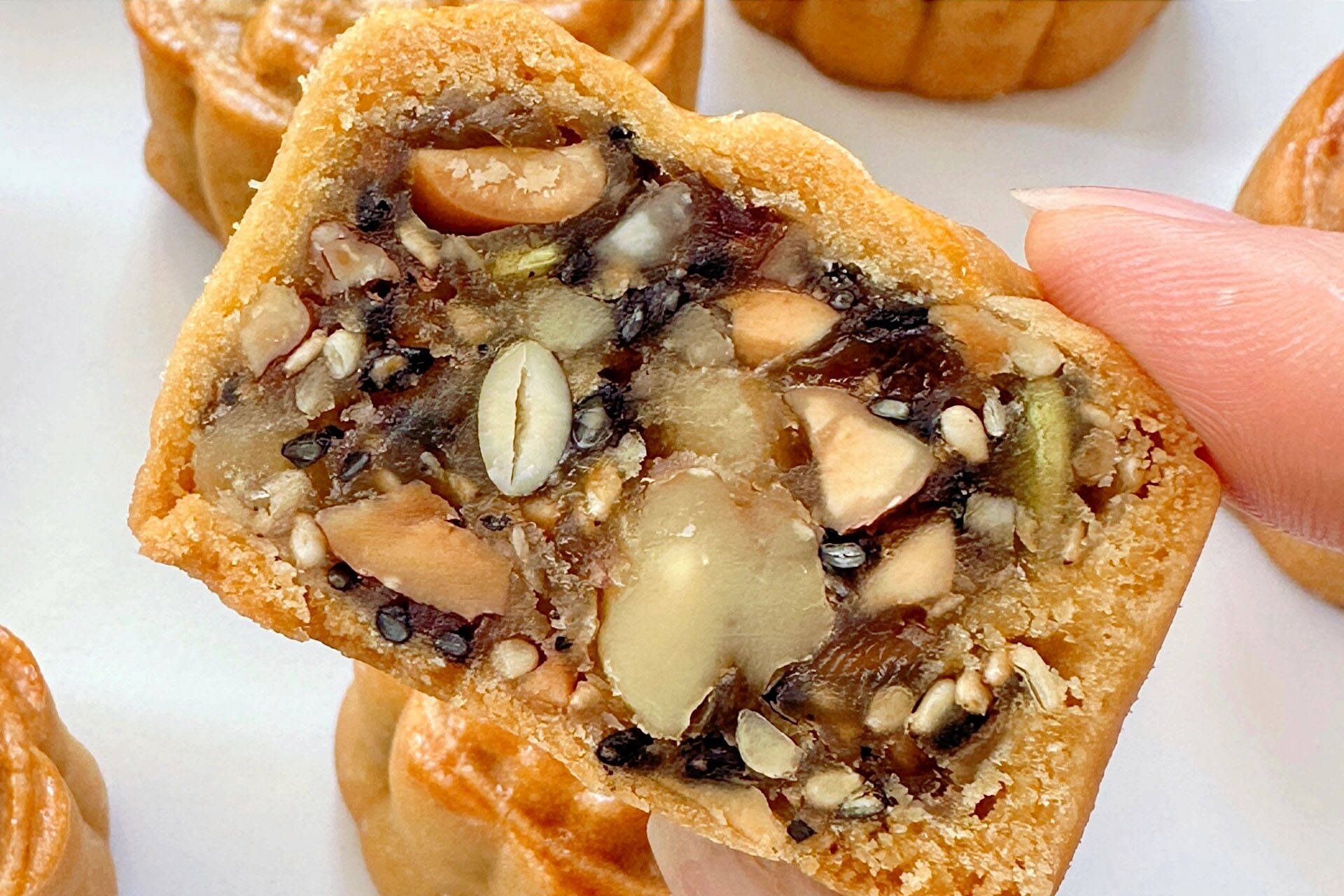 大厨教你自制广式五仁月饼,做法简单,香甜可口,好吃到停不下来_果仁