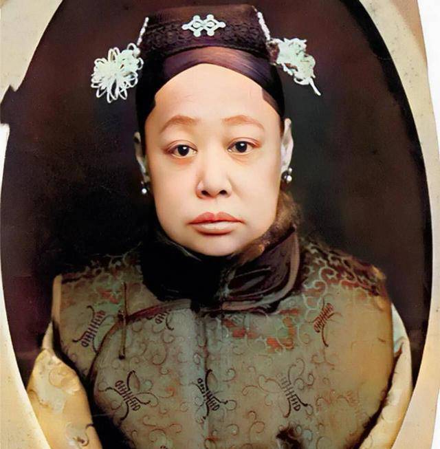 瑾妃开除了溥仪的太医,溥仪气得大吼:整个皇宫,到底是听谁的?