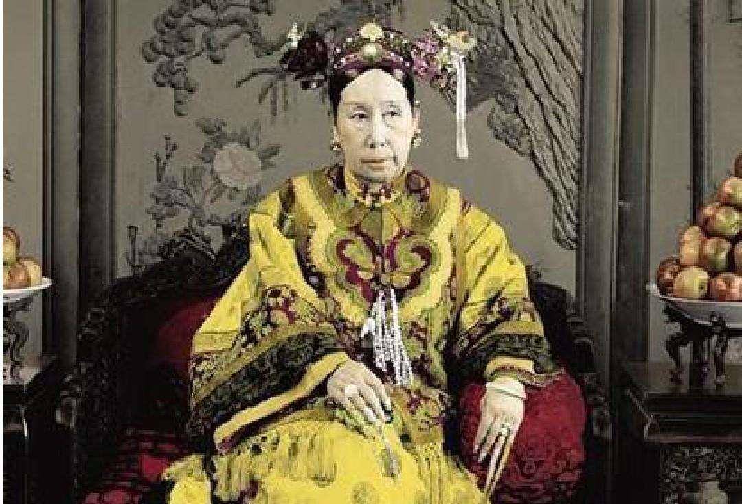 慈禧晚年患了一种"不能看的病",溥仪:宫女,太监看到都