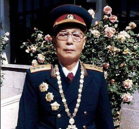 他一生做的都是政工,善于运用"不战而屈人之兵",后授