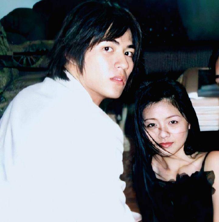 再一次节目中,仔仔说出了哄女友的方法,那就是使劲的夸大s有多美多美