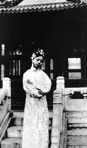 末代皇后婉容:饭后8包鸦片,余生被囚东北皇宫,最后?