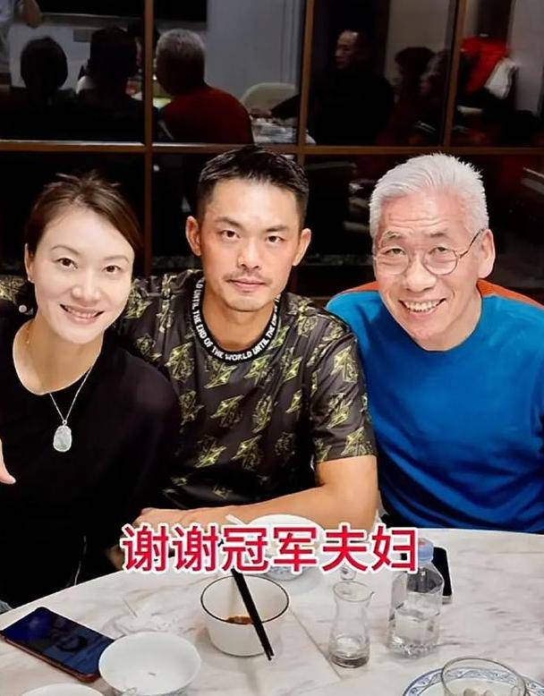 林丹一家人开豪车高调回到福建老家过年,住在自建豪华别墅_感情_生活