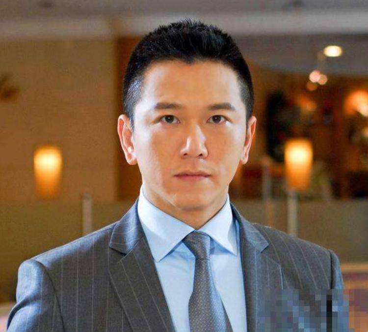 1997年香港回归,大喊"我终于有国家了"的温兆伦,如今