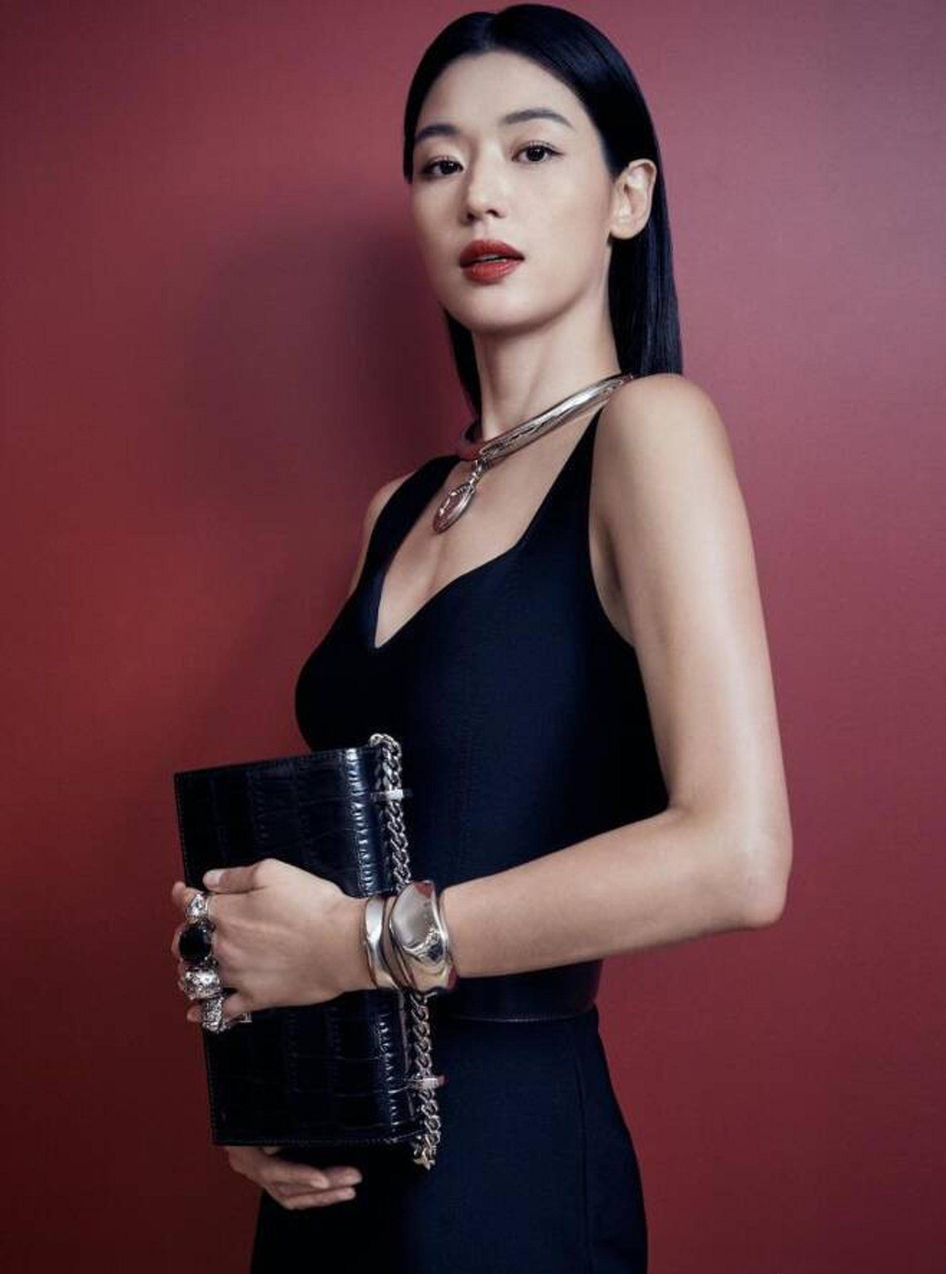 10个国外冻龄女神,张娜拉近照非常有少女感,孙艺珍仍然超有仙气_现年