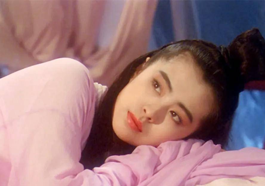 "女神"王祖贤近照被曝光,55岁的她被讽颜值暴跌?手下