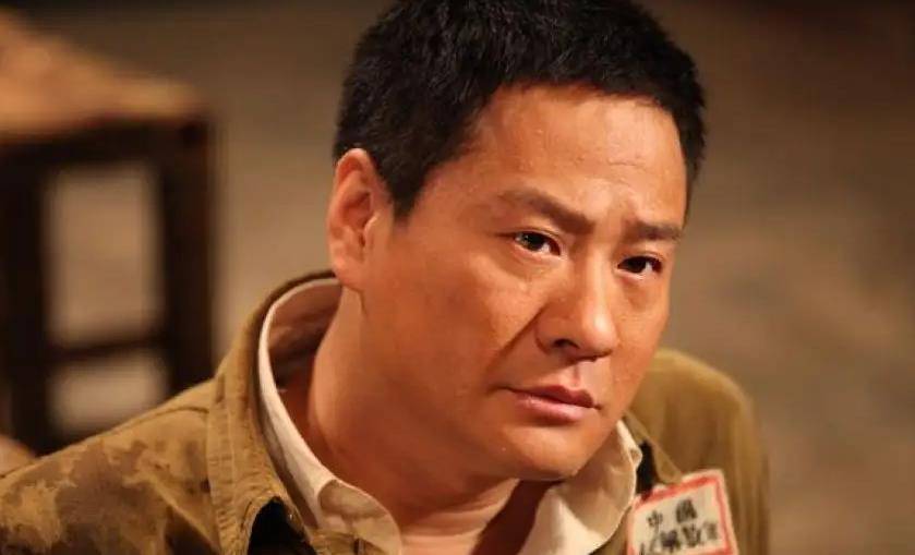 随后他的邀约纷至沓来,身份也从演员,武术动作指导逐步往导演方向发展