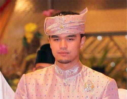 对待王储穆赫塔迪·比拉,文莱苏丹是