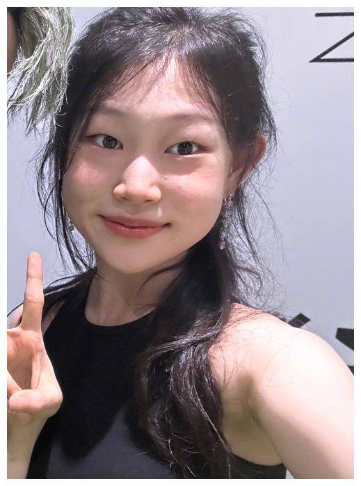 小沈阳17岁女儿近照,沈佳润整容变美,妆发精致脸超_沈