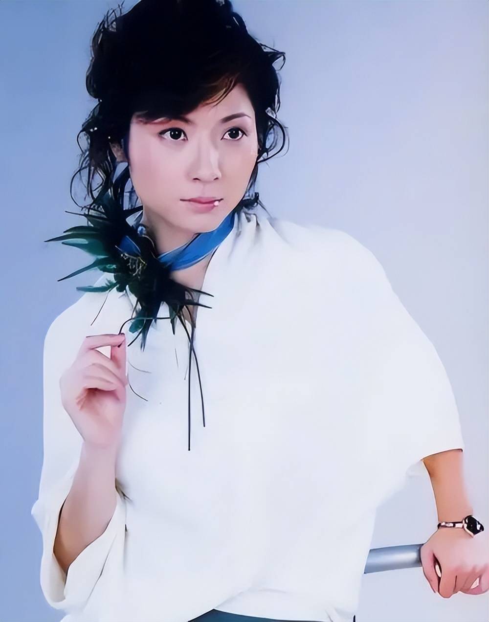 央视主持人吉雪萍:嫁富豪老公幸福美满,一儿一女凑成了一个好字_表演