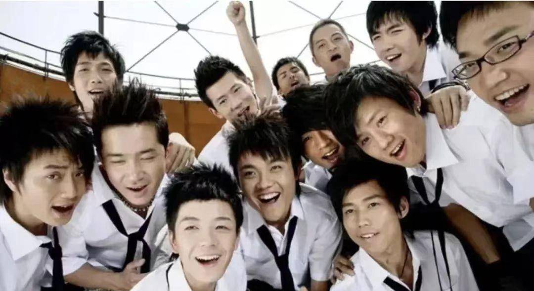 "而从此之后,真实也在一点点慢慢消散.选秀不再是草根