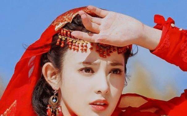 出生在北京的彭小苒,是一个很有潜力的主持人,同时一