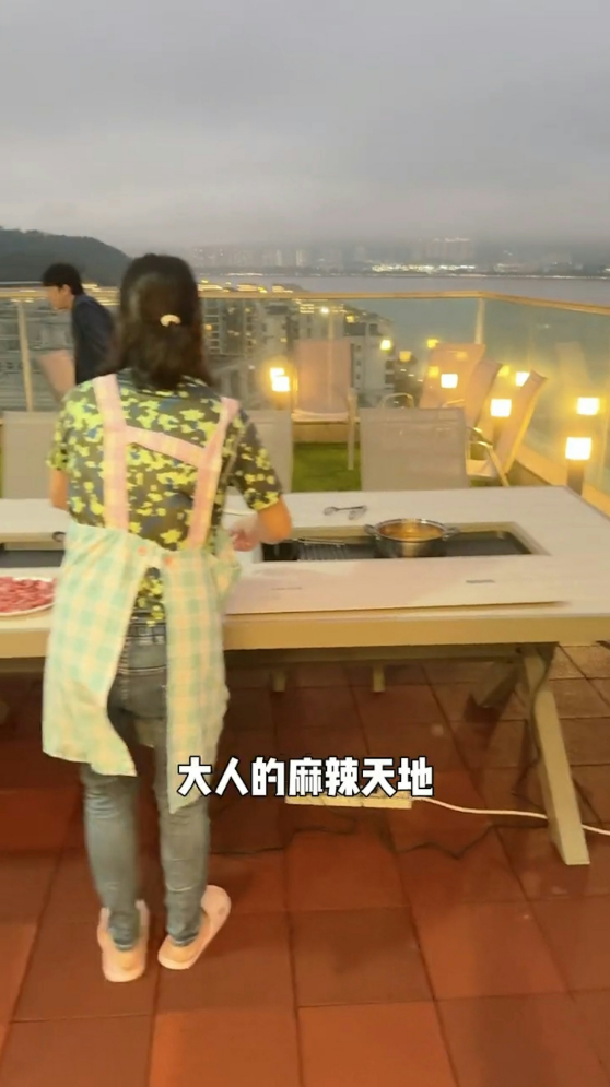 王祖蓝豪宅曝光!团年饭盛宴揭秘,海景露台令人羡慕