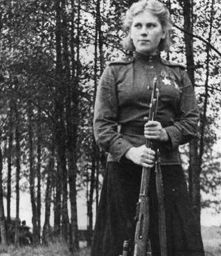 二战苏联女兵为何穿裙子打仗?
