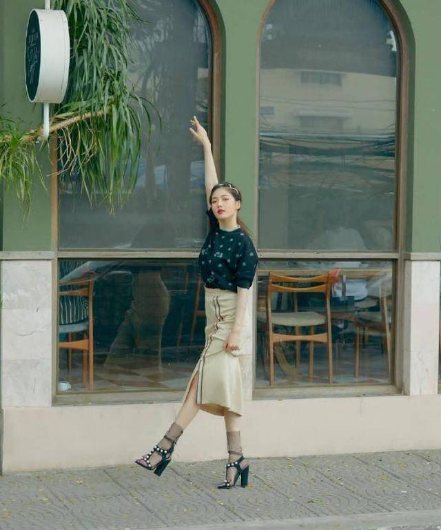 泫雅私服竟随性又高级,每套都好看成教科书,甜美有感