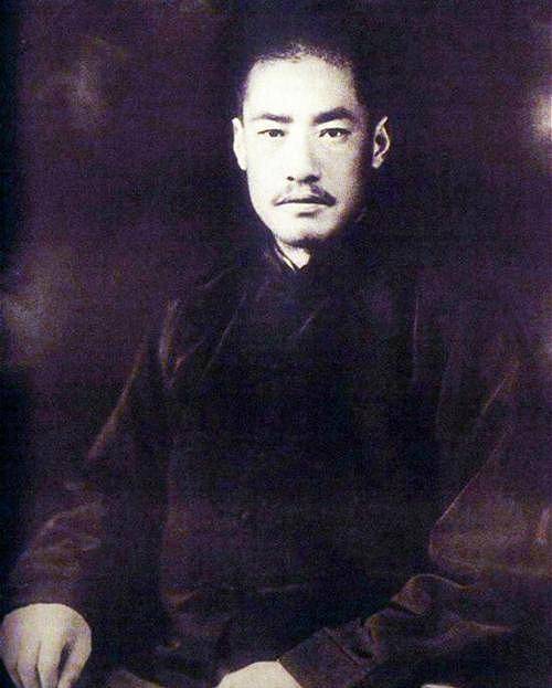 民国最恶渣男:霸占5000名女子,外孙女都不放过,晚年竟得以善终_马步芳