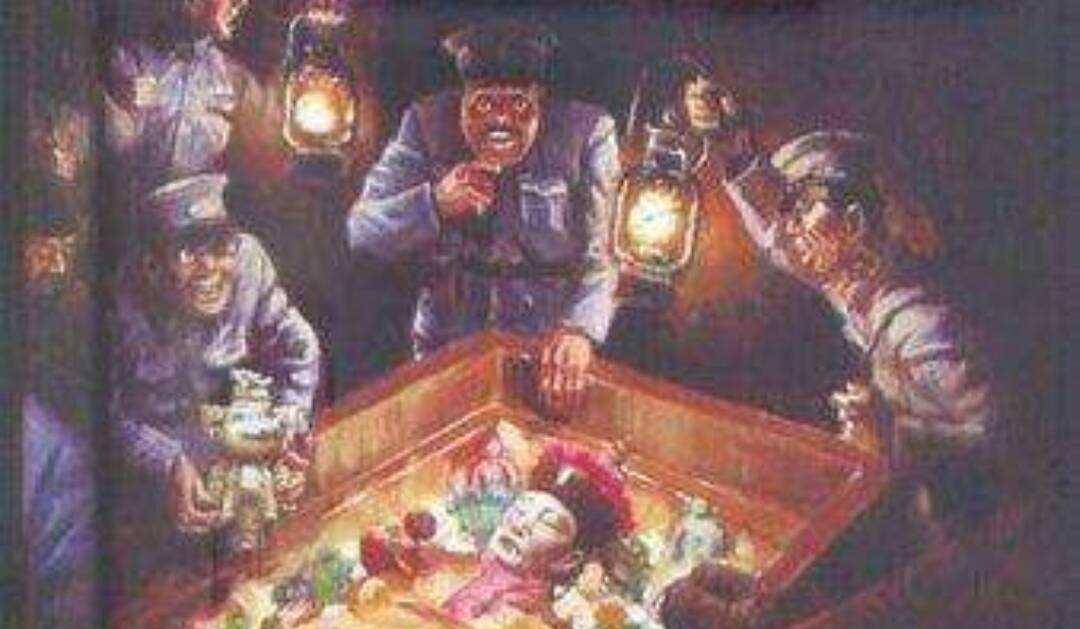 盗墓军阀洗劫慈禧墓,刺刀毁容掏夜明珠,慈禧寿衣被扒