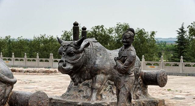 那是因为这四头大铁牛它们共重120吨,知道120吨是什么概念吗?