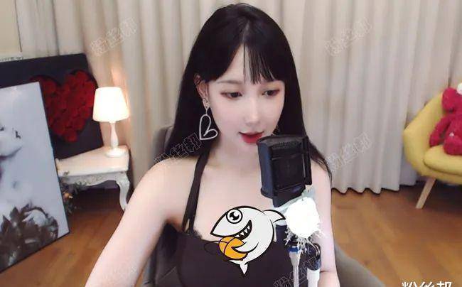 斗鱼米娜回归等"有缘人",2次停播颜值变化明显,轮廓更立体了_感觉_一