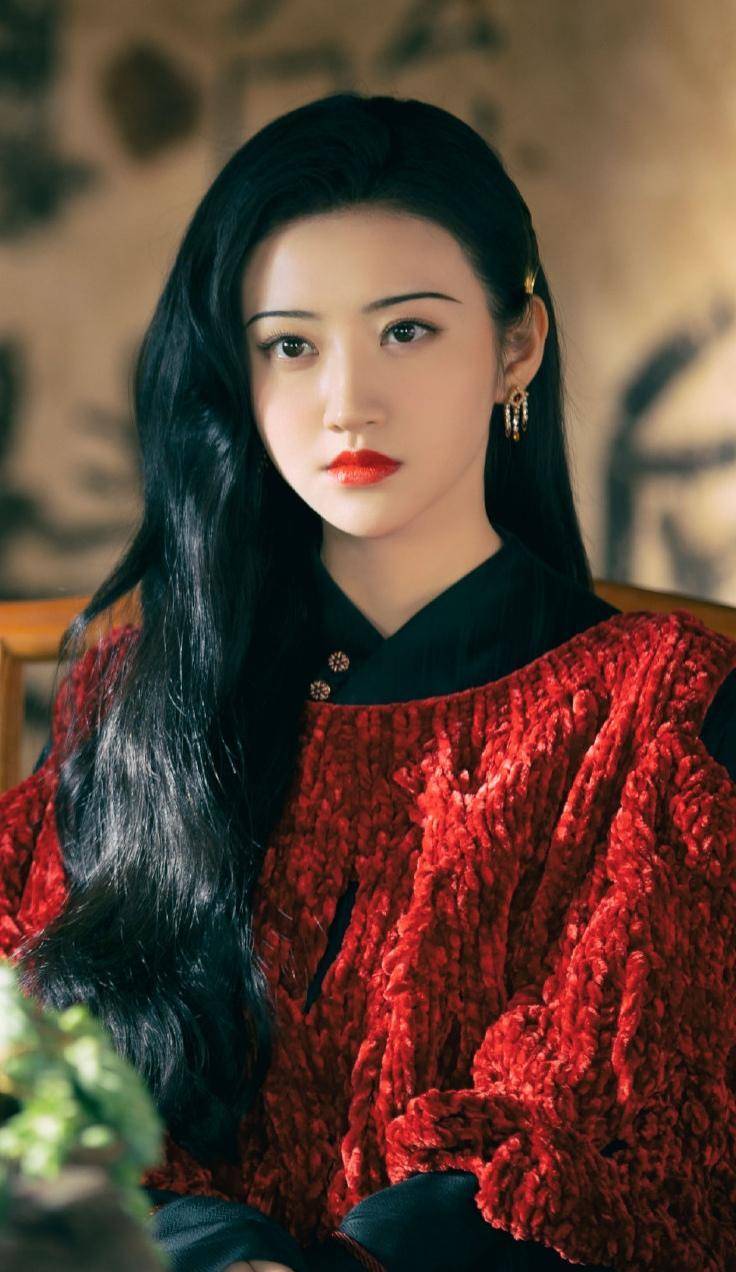 2,景甜:"貔貅体质",给她花的钱越多,就能赚得更多.