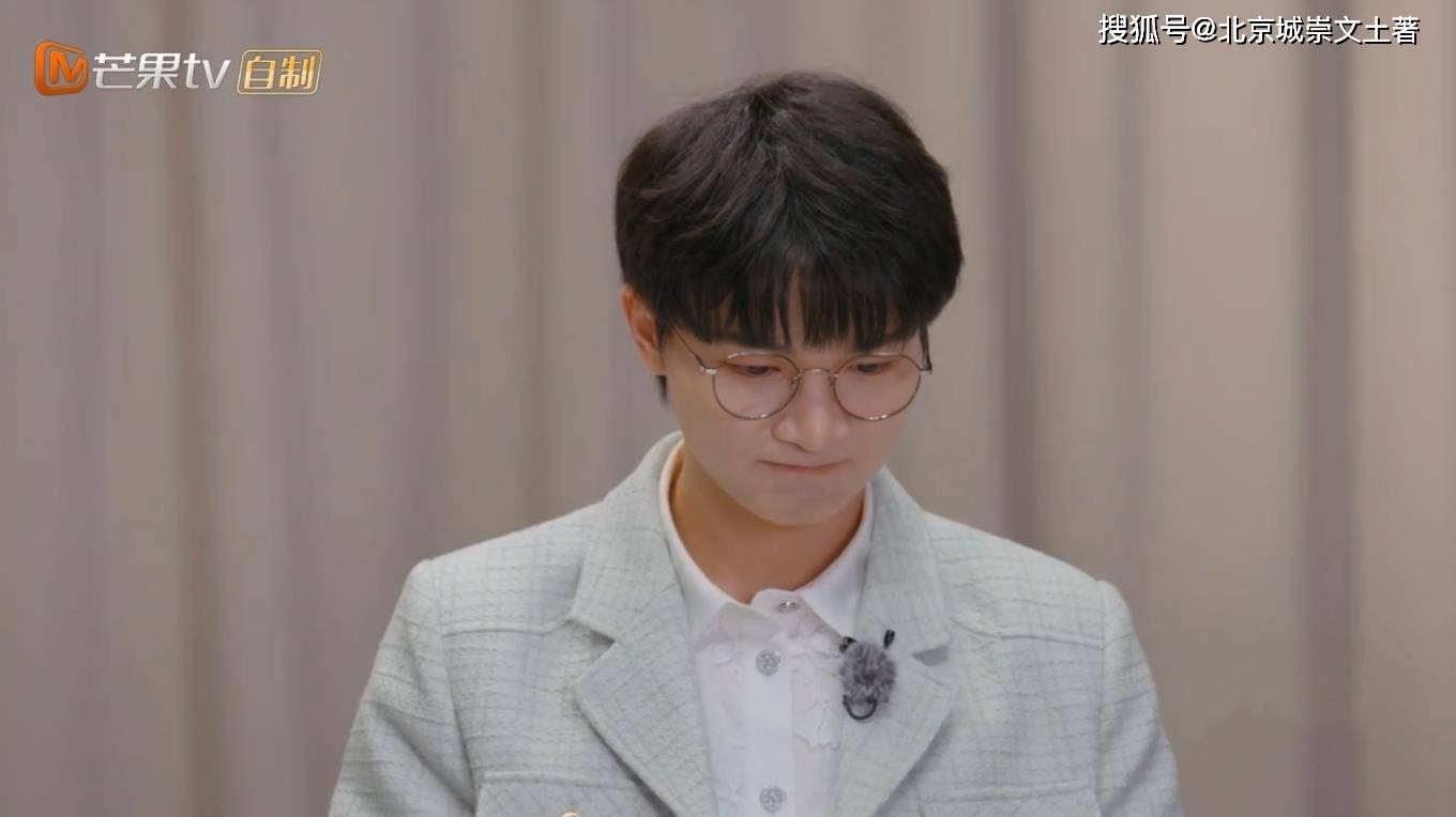 可以在一档群像音综脱颖而出,并非深深的咖位比其他人高,而是因为