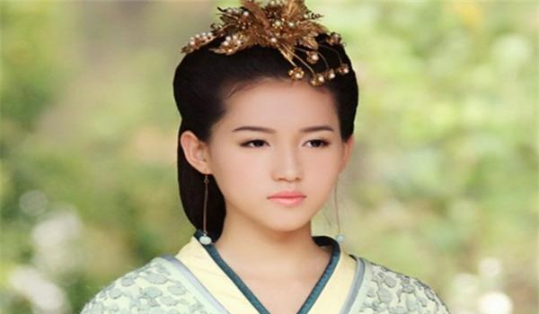 她是汉惠帝刘盈的皇后,张嫣.公元前192