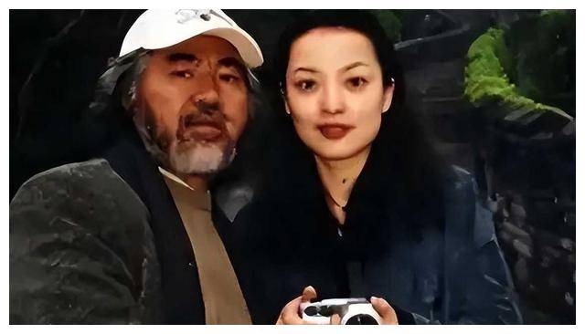 张纪中官宣!夫人与外籍丈夫生下混血儿,网友:真豁达.