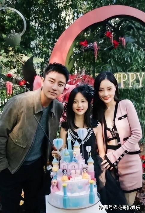 甜馨晒压岁钱遭网暴,发视频怒怼恶评网友,直言要被他们逼到死路