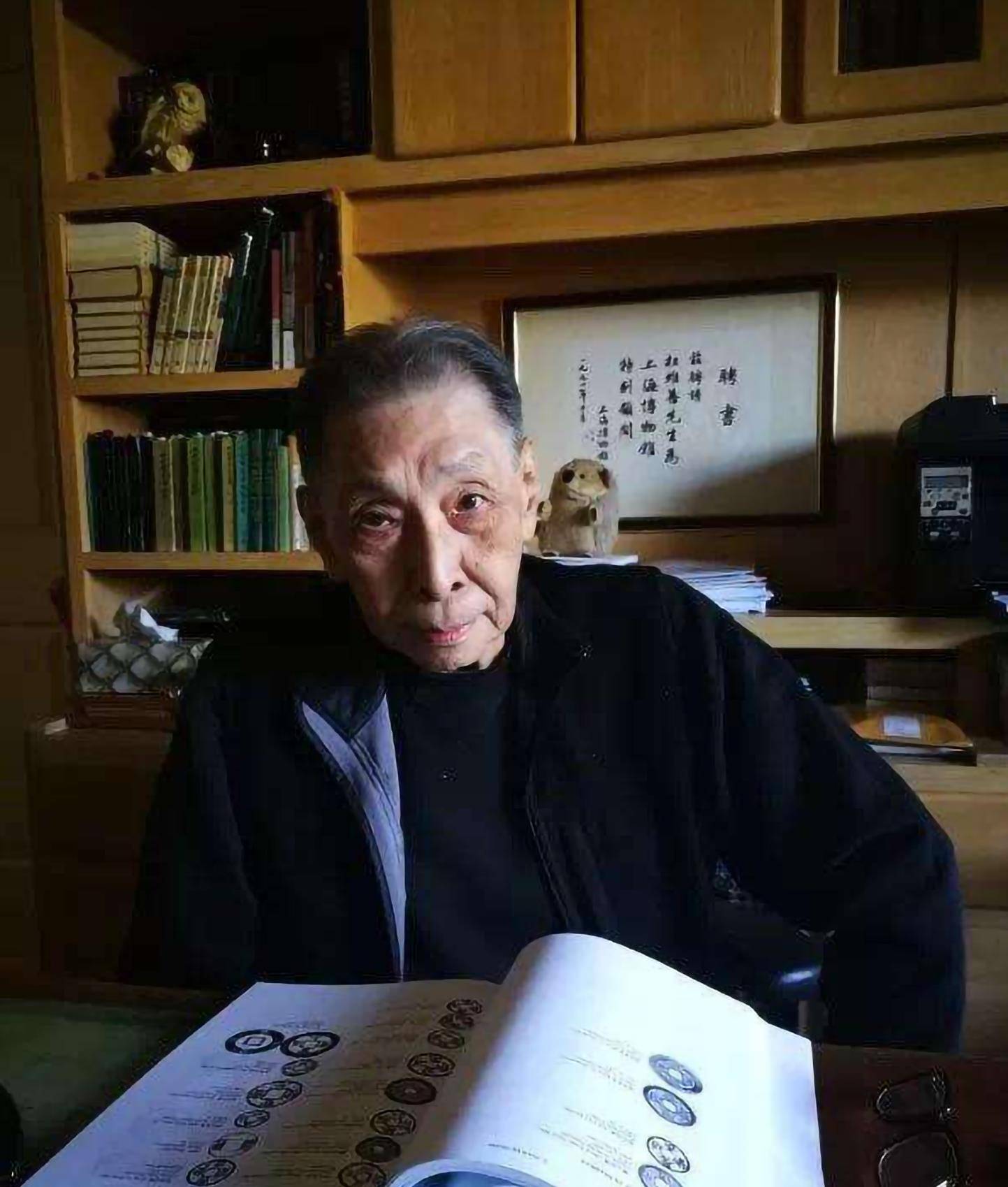 图:杜月笙小儿子杜维善比如这套《民国上海三大亨》,就是介绍黄杜戴
