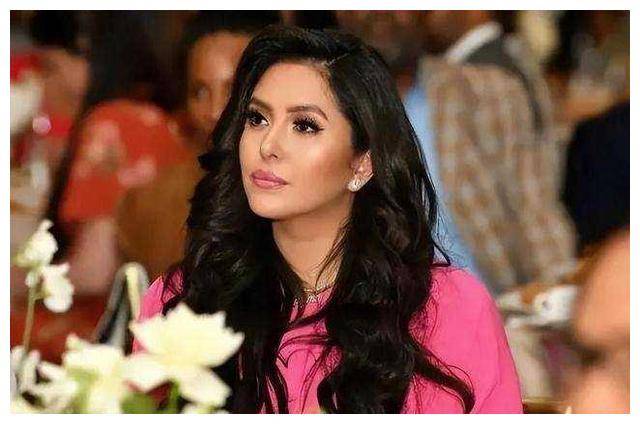 42岁瓦妮莎身材傲人,魅力十足!