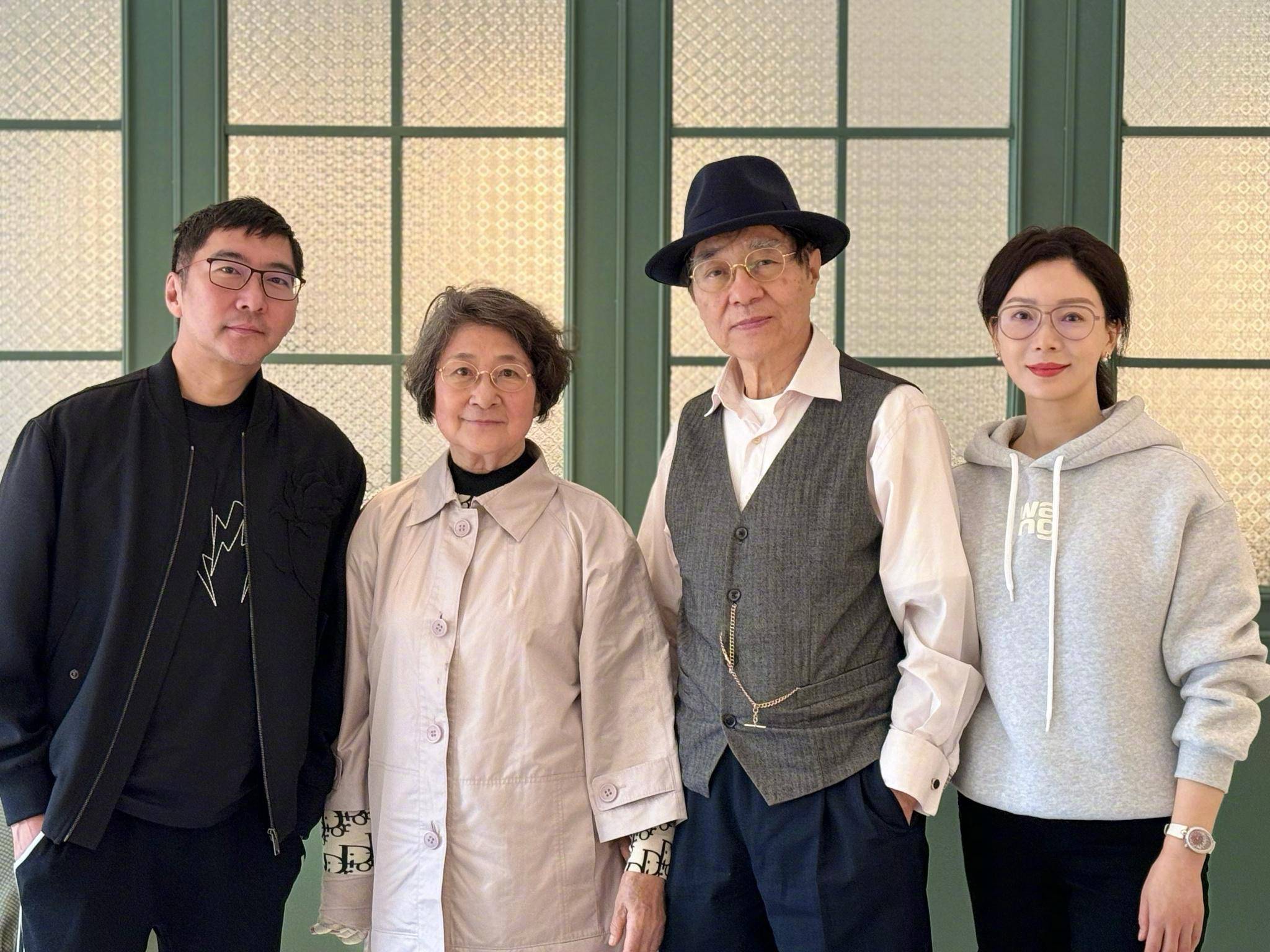 情人节这一天:钟楚曦泰国官宣,周杰伦两口打网球,太暖