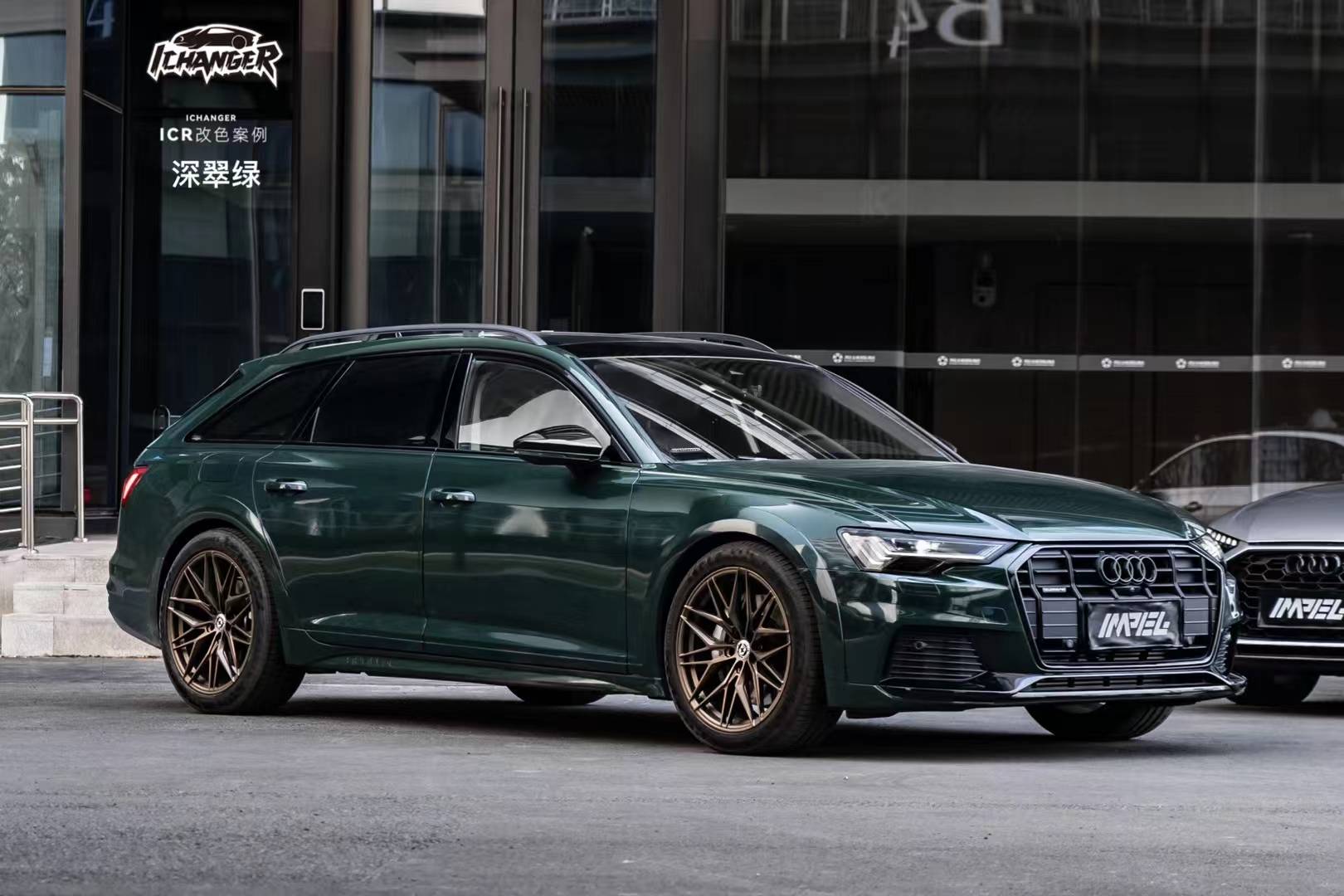 奥迪a6-icr改色膜深翠绿,整体的氛围感是浓重而古典