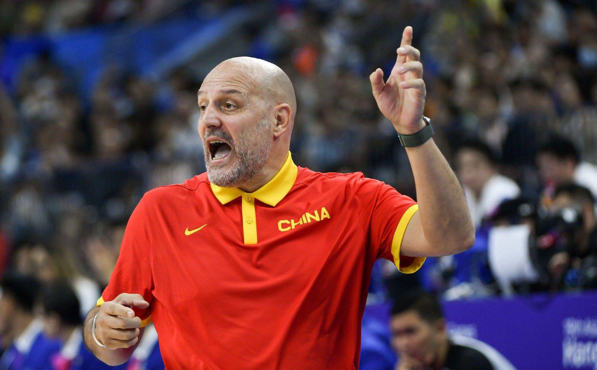 胡金秋,朱俊龙,崔永熙,杜润旺等世界杯时代的主力球员身披红色球衣