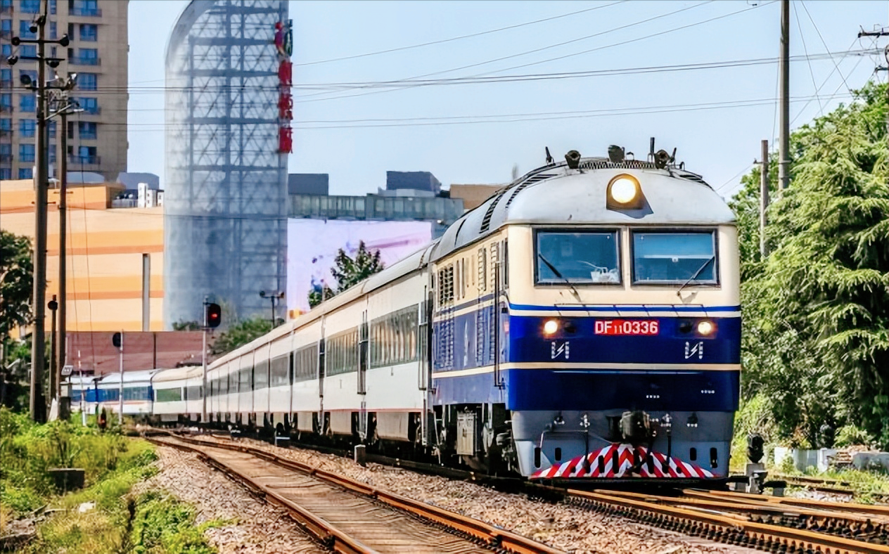 为何内燃机火车能够无视冻雨暴雪?高铁却会受到影响呢?