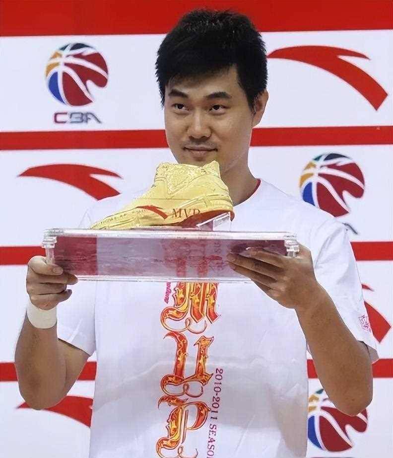 "关键先生"王仕鹏:娶海归娇妻生一子,如今和易建联一_