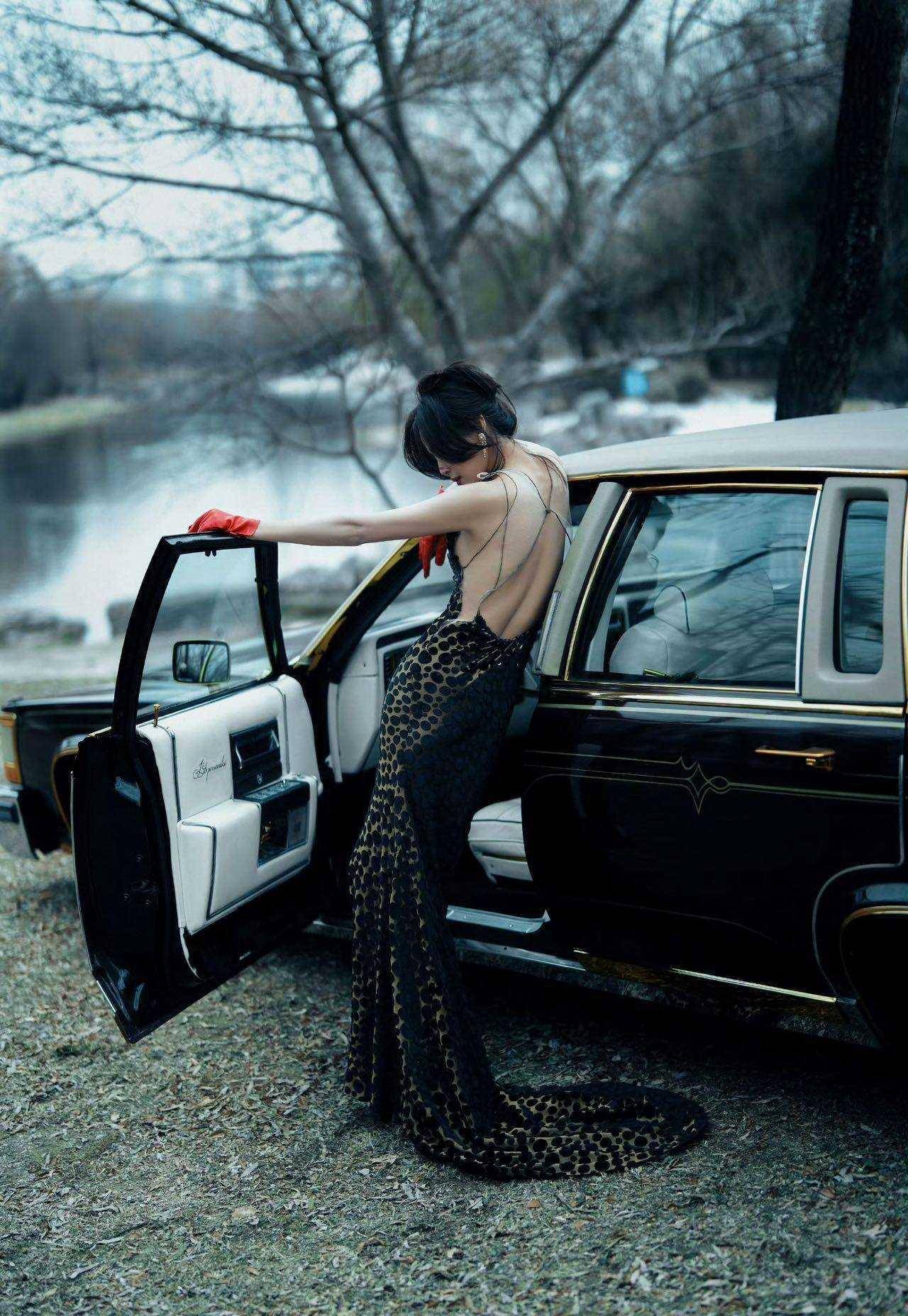 1月最in造型:唐嫣娜扎vs新年红,辛芷蕾高叶pk背影杀