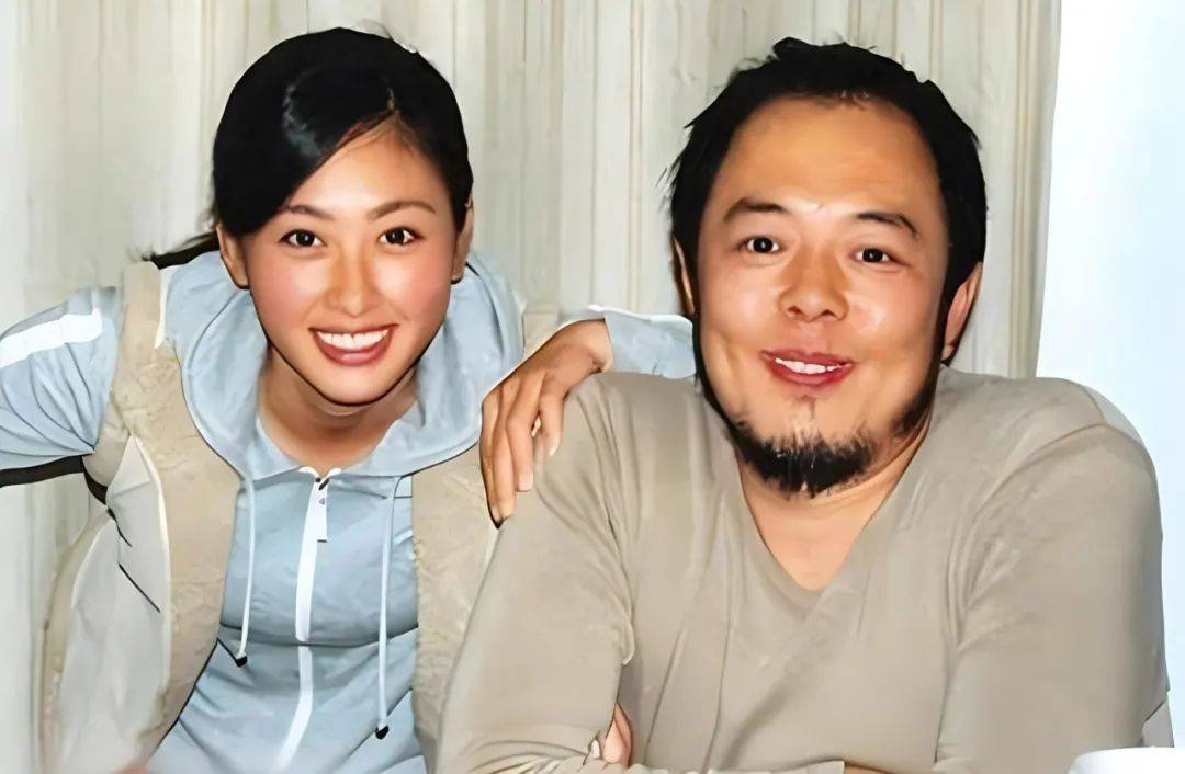 王雅琦和李子雄年龄差那么大,再加上她曾跟张铁林传过绯闻,所以外界