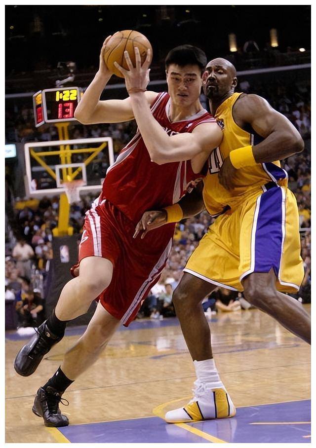 马龙岁月如河,却为一点失落,篮球巨星场均13