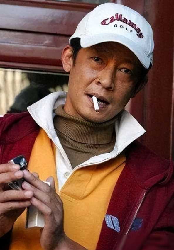 2000年10月,王志文被30家媒体联合讽刺,淡然表示:我不