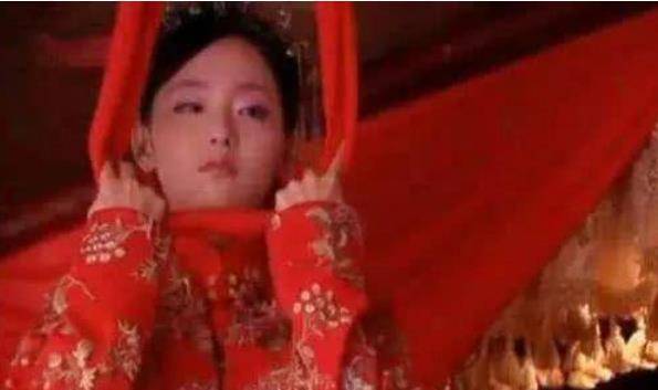 她是皇帝唯一的女儿,新婚3天后自缢,女婢解开裙带后才