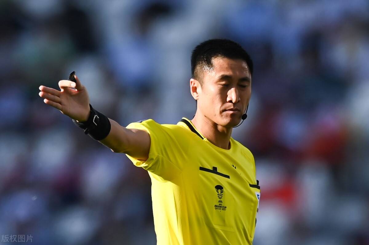 中国裁判马宁,凭借其公正无私的裁决精神,再次被国际足联看中_执法